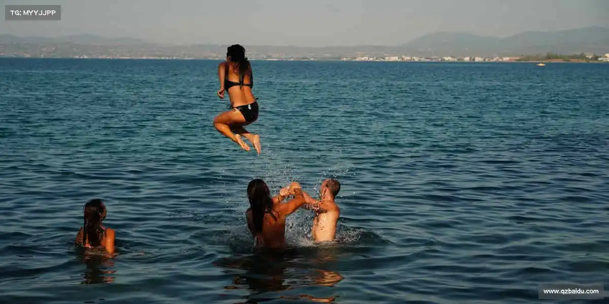 米兰milan官网🏂雪地飞驰，赛场拼搏 —— 速度与激情，体育从不缺热血！